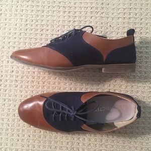 Restricted Size 9 Women’s Oxfords